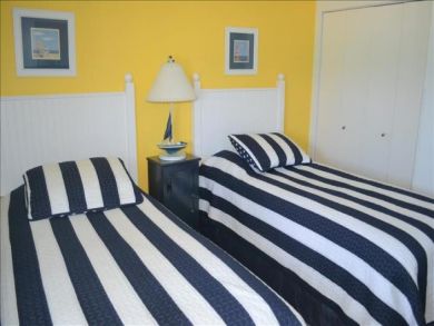 Longboat Key Beach Vacation Condo with Communal Pool