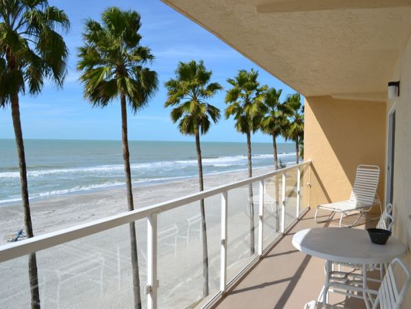 Two Bedroom Beach Condo at Longboat Key Sleeps Six Guests