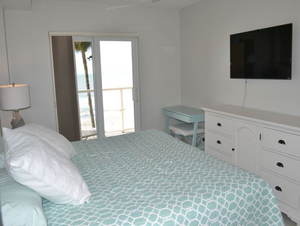 Two Bedroom Beach Condo at Longboat Key Sleeps Six Guests
