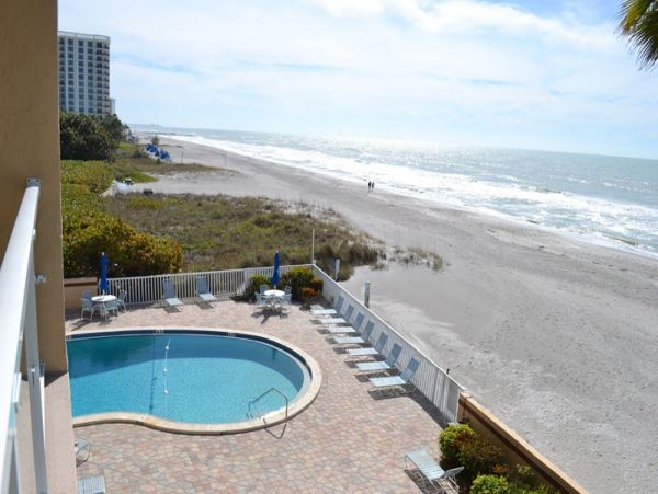 Two Bedroom Beach Condo at Longboat Key Sleeps Six Guests