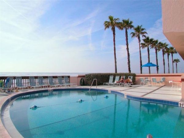 Two Bedroom Beach Condo at Longboat Key Sleeps Six Guests