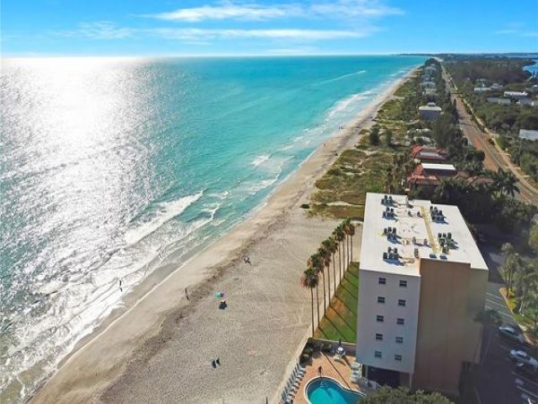 Two Bedroom Beach Condo at Longboat Key Sleeps Six Guests