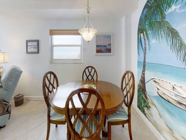Gulf Front Vacation Rental in Longboat Key 2 Bedrooms
