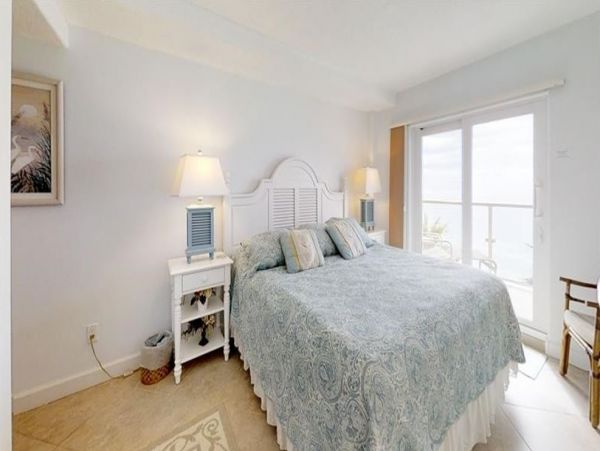 Gulf Front Vacation Rental in Longboat Key 2 Bedrooms