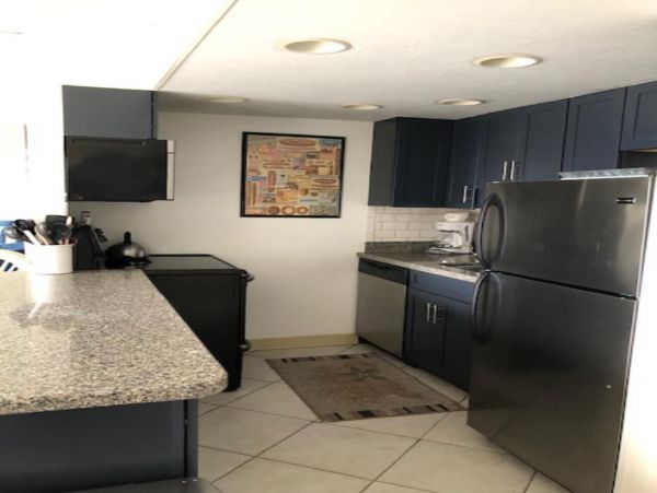 Longboat Key Rental One Bedroom Condo on Beach Sleeps Four