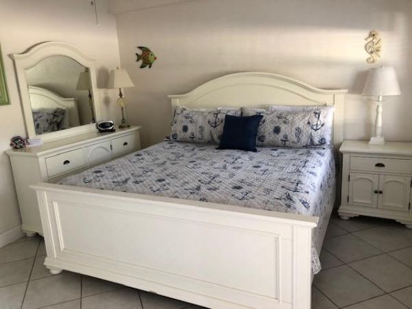 Longboat Key Rental One Bedroom Condo on Beach Sleeps Four