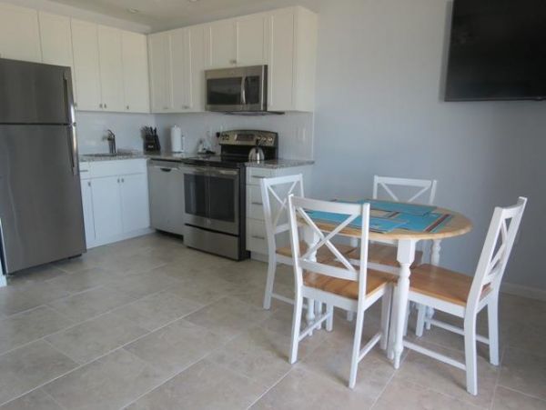 Updated 2nd floor unit overlooking Gulf on Longboat Key