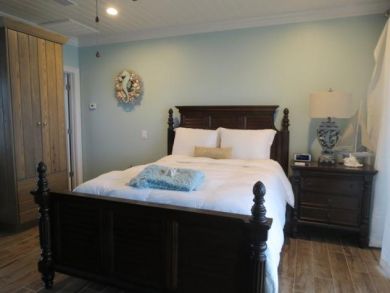 Queen Bed in Sleeping Area Queen Bed in Sleeping Area