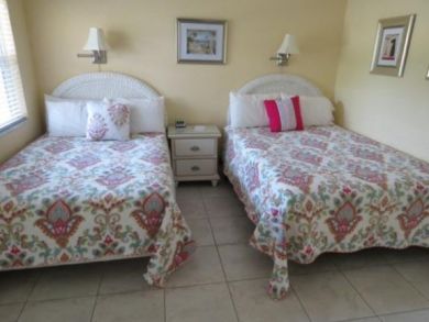 Bedroom with Queen & Full Beds Bedroom with Queen & Full Beds