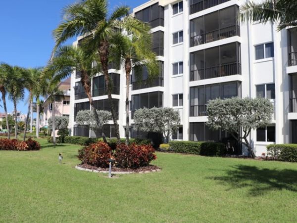 Lovely Beach to Bay Siesta Key Condo