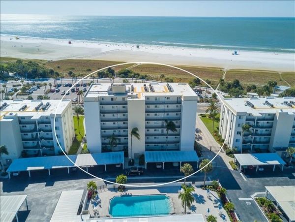 Lovely Beach to Bay Siesta Key Condo