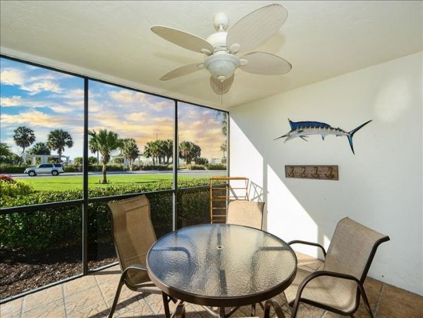 Lovely Beach to Bay Siesta Key Condo