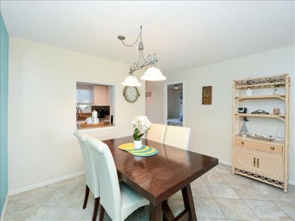 Lovely Beach to Bay Siesta Key Condo