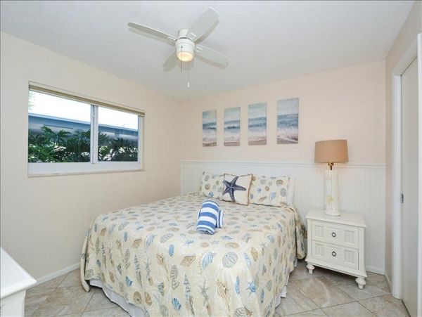 Lovely Beach to Bay Siesta Key Condo
