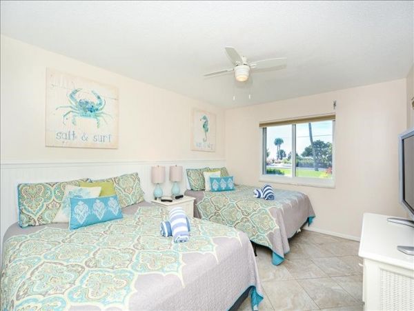 Lovely Beach to Bay Siesta Key Condo