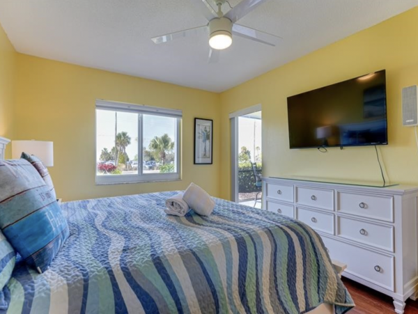 Directly Across Street from the Beach Siesta Rental