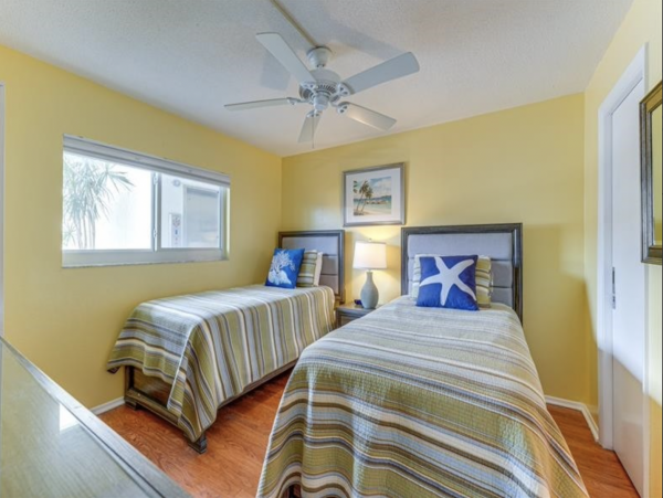 Directly Across Street from the Beach Siesta Rental