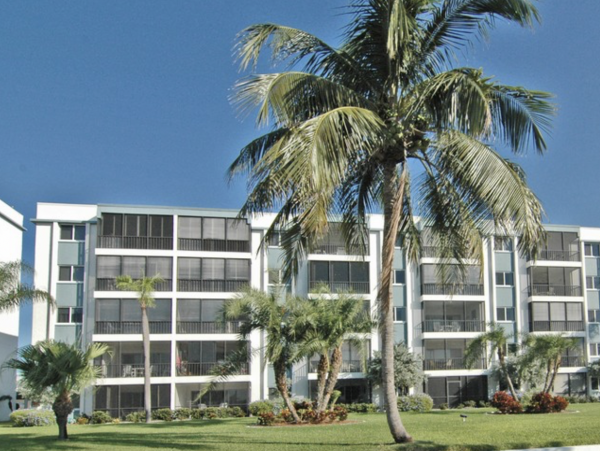 Directly Across Street from the Beach Siesta Rental