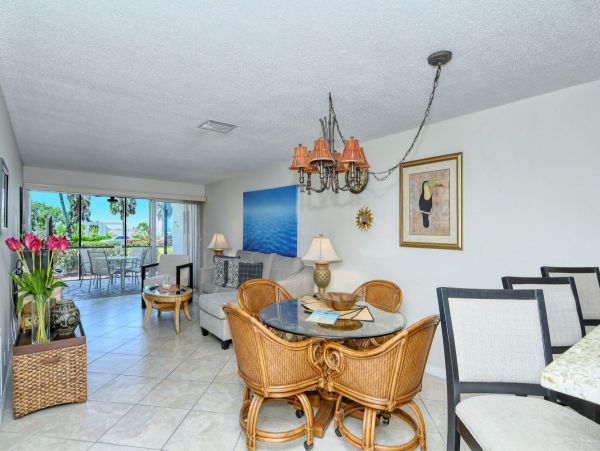 One Bedroom Gulf Views Siesta Key Condo Sleeps 4