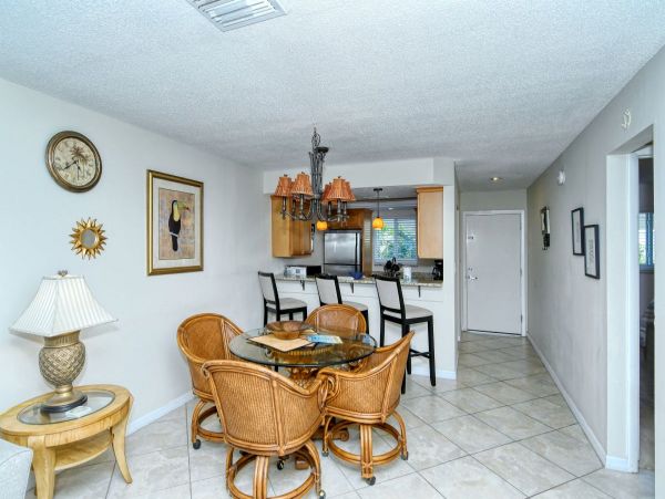 One Bedroom Gulf Views Siesta Key Condo Sleeps 4