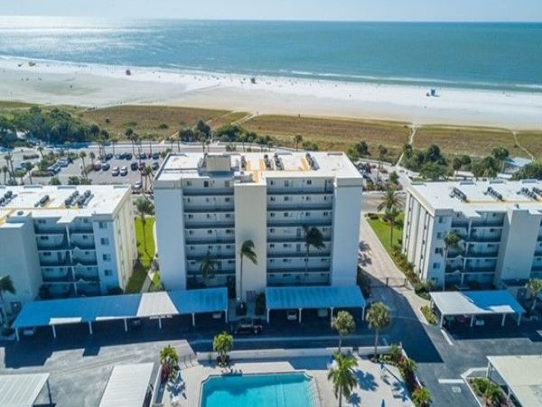 Value Priced Siesta Key Condo Great Location and Amenities