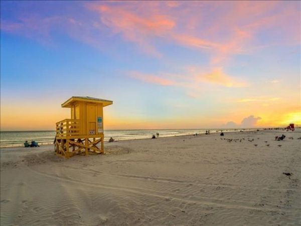 Value Priced Siesta Key Condo Great Location and Amenities