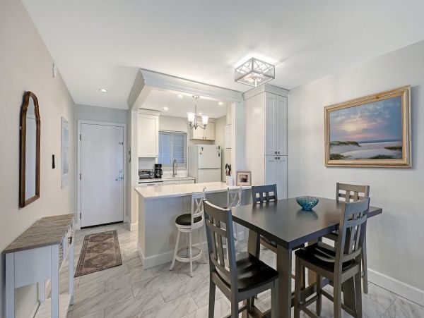 Value Priced Siesta Key Condo Great Location and Amenities