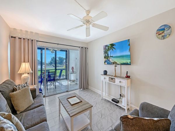 Value Priced Siesta Key Condo Great Location and Amenities