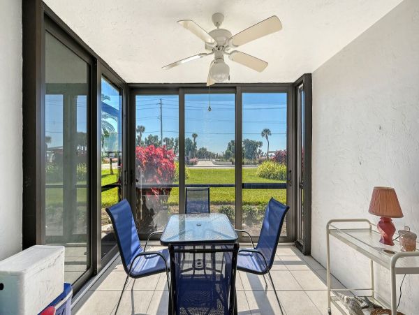 Value Priced Siesta Key Condo Great Location and Amenities