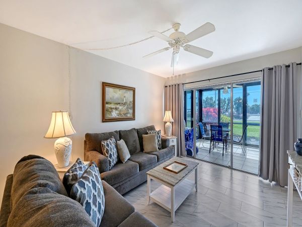 Value Priced Siesta Key Condo Great Location and Amenities
