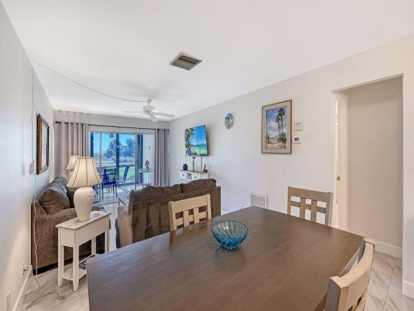 Value Priced Siesta Key Condo Great Location and Amenities
