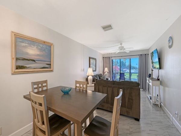 Value Priced Siesta Key Condo Great Location and Amenities