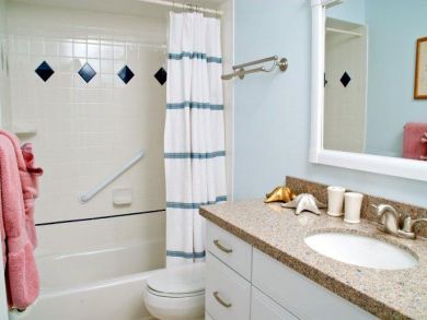 Master Bathroom with Shower in Tub