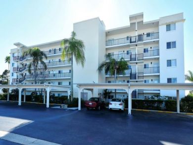 Siesta Key Vacation Condo Sleeps Five Guests.