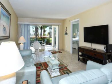 Siesta Key Vacation Condo Sleeps Five Guests.