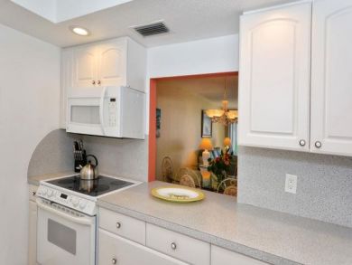Siesta Key Vacation Condo Sleeps Five Guests.