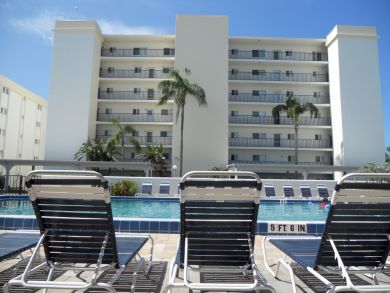Siesta Key Vacation Condo Sleeps Five Guests.