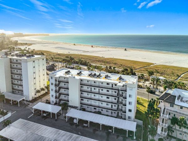 Two Bedroom-two bathroom Condo  Great Siesta Key Location