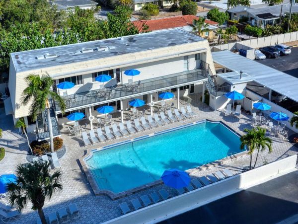 Two Bedroom-two bathroom Condo  Great Siesta Key Location