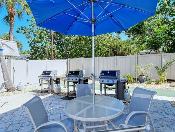 Two Bedroom-two bathroom Condo  Great Siesta Key Location