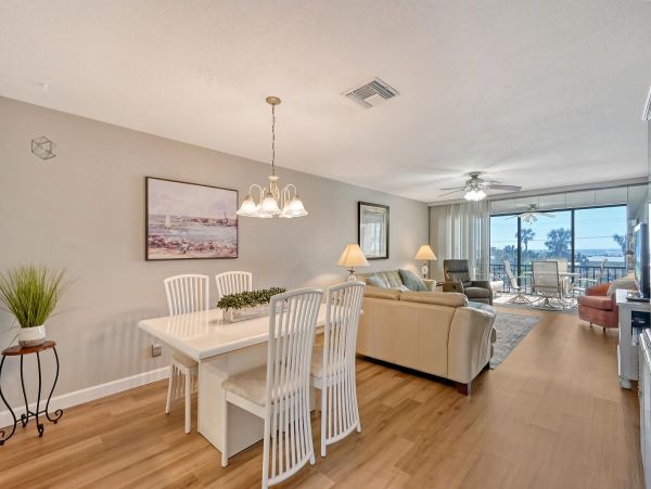 Two Bedroom-two bathroom Condo  Great Siesta Key Location