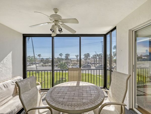 Two Bedroom-two bathroom Condo  Great Siesta Key Location