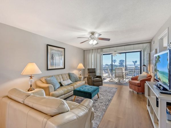 Two Bedroom-two bathroom Condo  Great Siesta Key Location