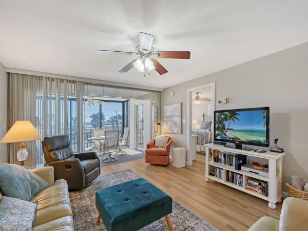 Two Bedroom-two bathroom Condo  Great Siesta Key Location