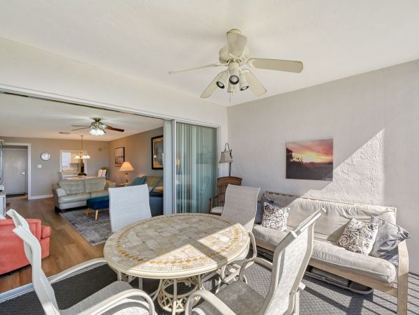 Two Bedroom-two bathroom Condo  Great Siesta Key Location