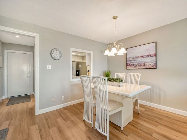 Two Bedroom-two bathroom Condo  Great Siesta Key Location