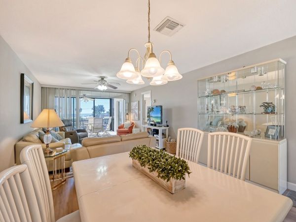 Two Bedroom-two bathroom Condo  Great Siesta Key Location