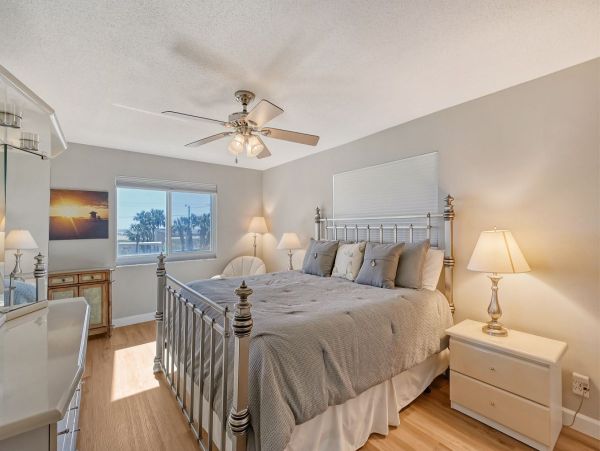 Two Bedroom-two bathroom Condo  Great Siesta Key Location