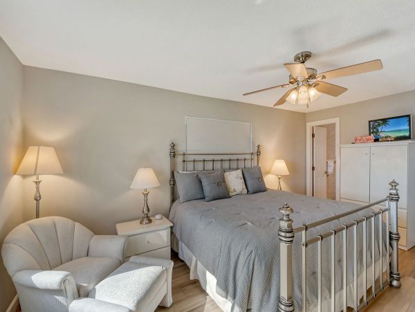 Two Bedroom-two bathroom Condo  Great Siesta Key Location