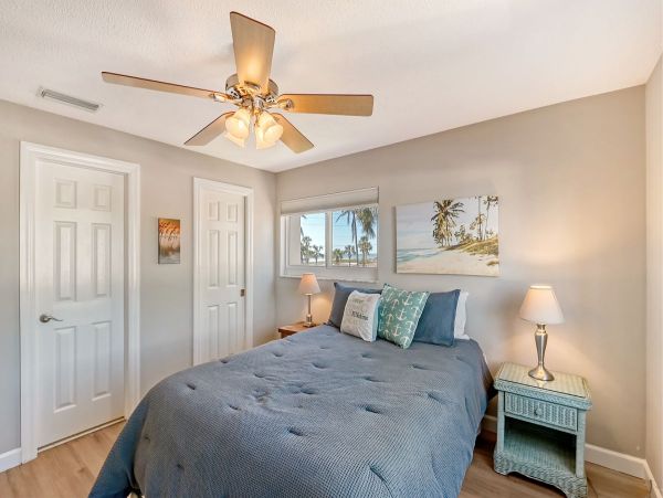 Two Bedroom-two bathroom Condo  Great Siesta Key Location